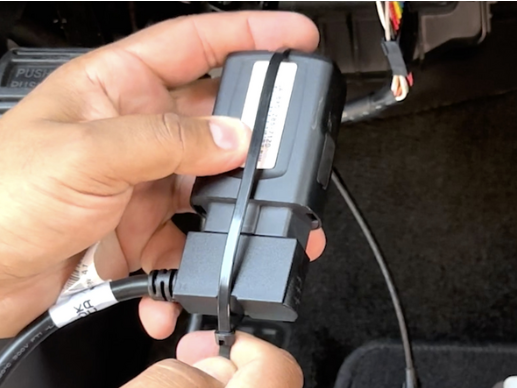 Attache autobloquante